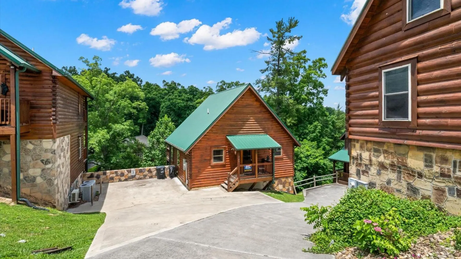Cozy 2br Theater Gameroom Hot Tub Free Attraction Tickets Holiday home Pigeon Forge