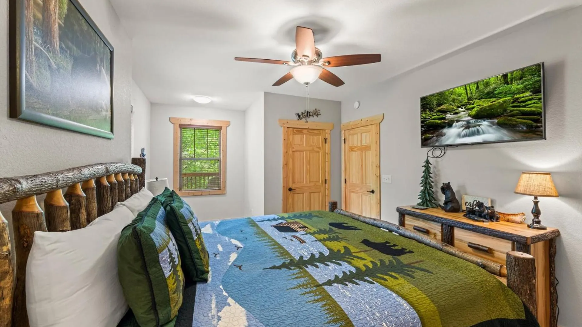 Cozy 2br Theater Gameroom Hot Tub Free Attraction Tickets Holiday home