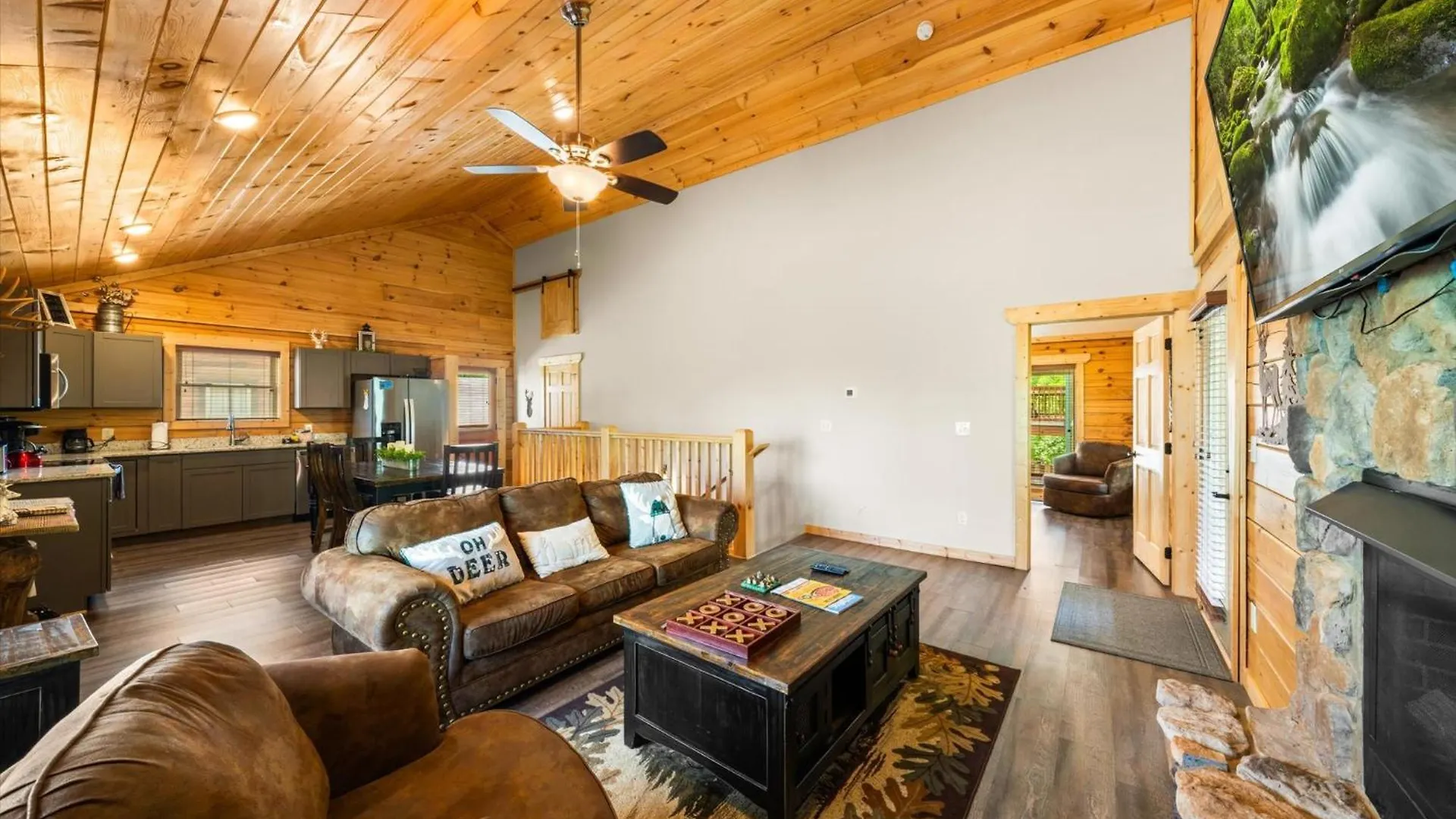 Cozy 2br Theater Gameroom Hot Tub Free Attraction Tickets Holiday home Pigeon Forge