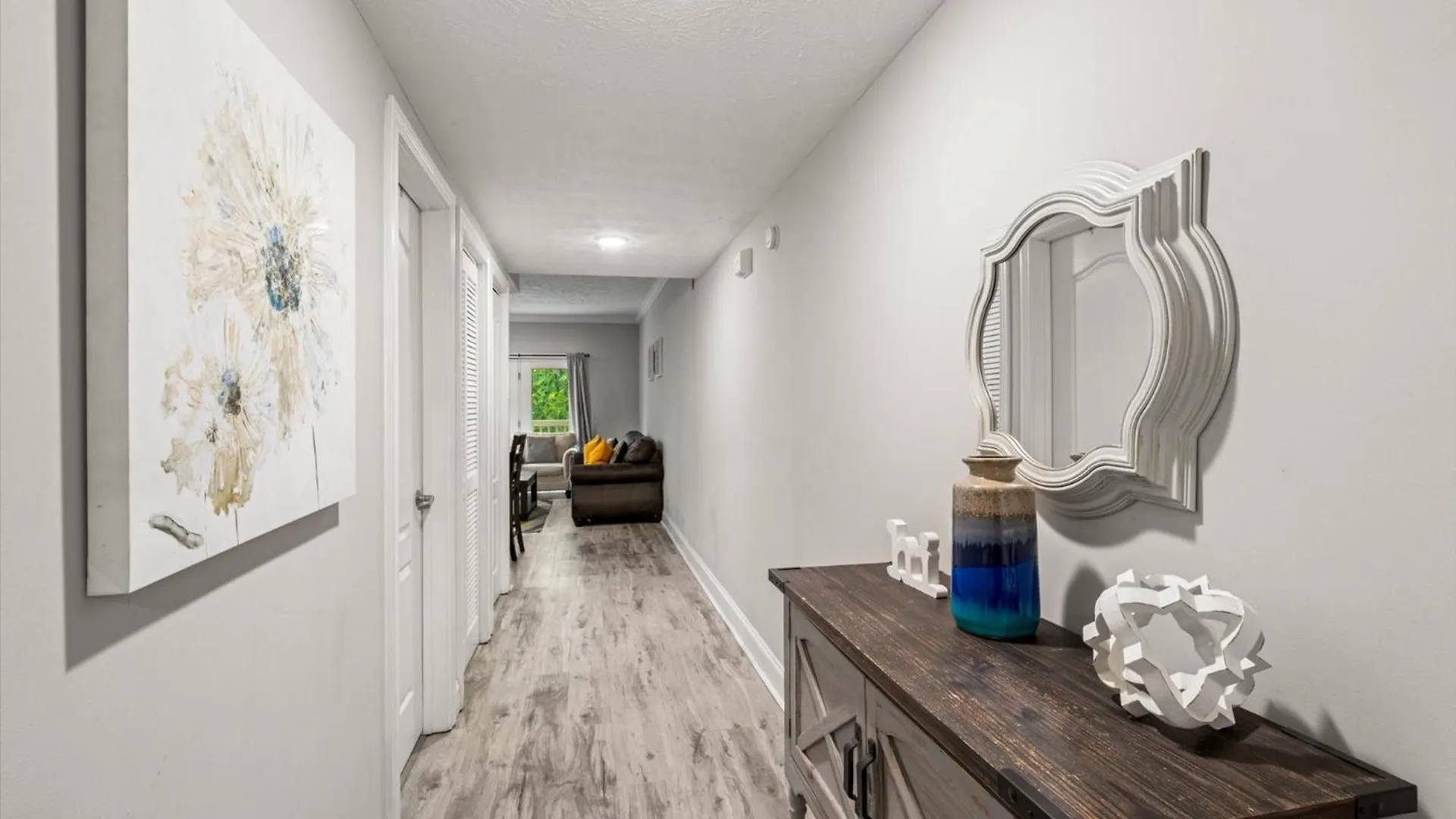Luxurious 1br 5 Min To Pkwy Holiday home *