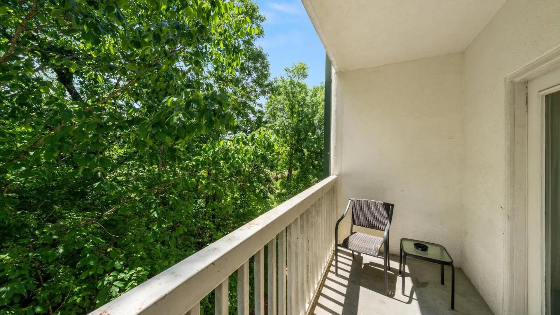 Luxurious 1br 5 Min To Pkwy Holiday home
