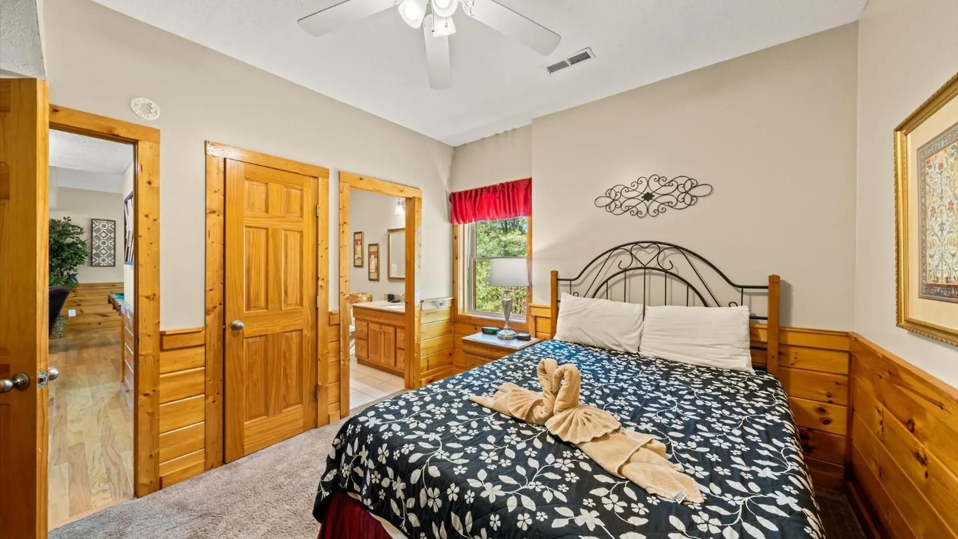 Spacious 5br 7 Min To Pkwy Hot Tub