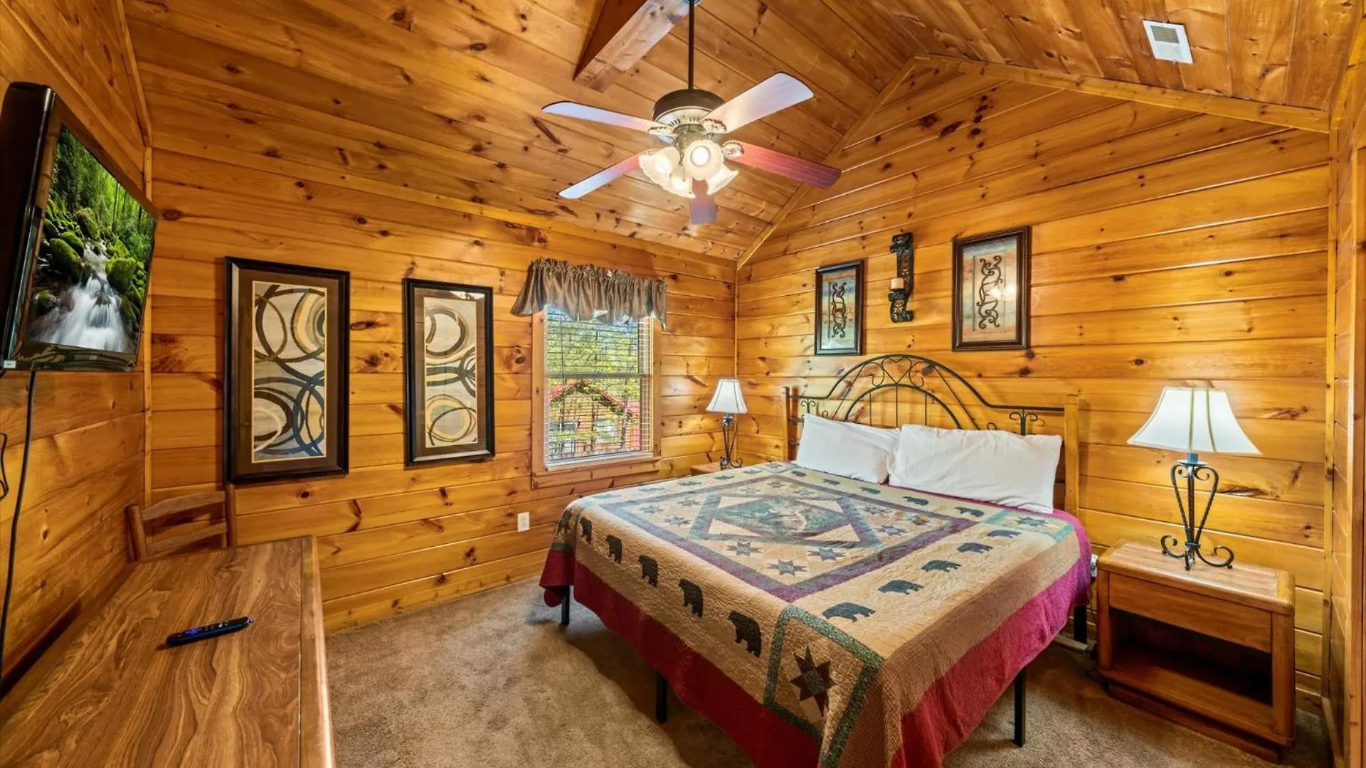 Spacious 5br 7 Min To Pkwy Hot Tub Holiday home *
