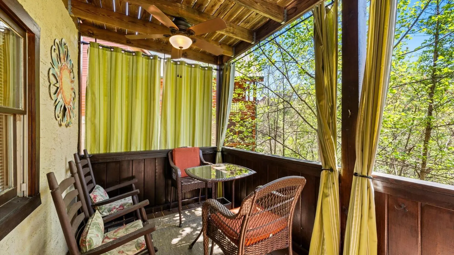 Holiday home Spacious 5br 7 Min To Pkwy Hot Tub *