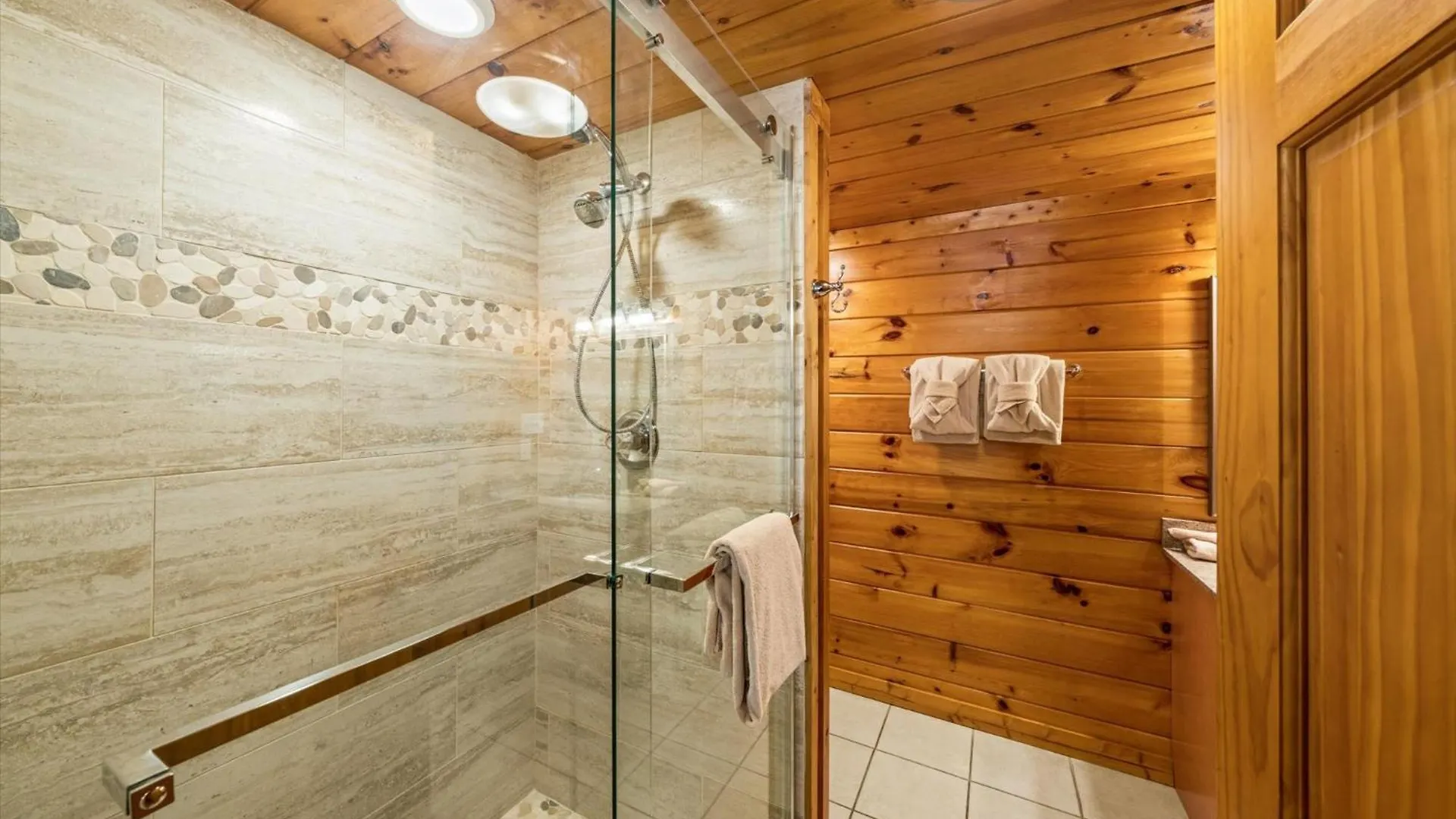 Spacious 5br 7 Min To Pkwy Hot Tub Holiday home Pigeon Forge