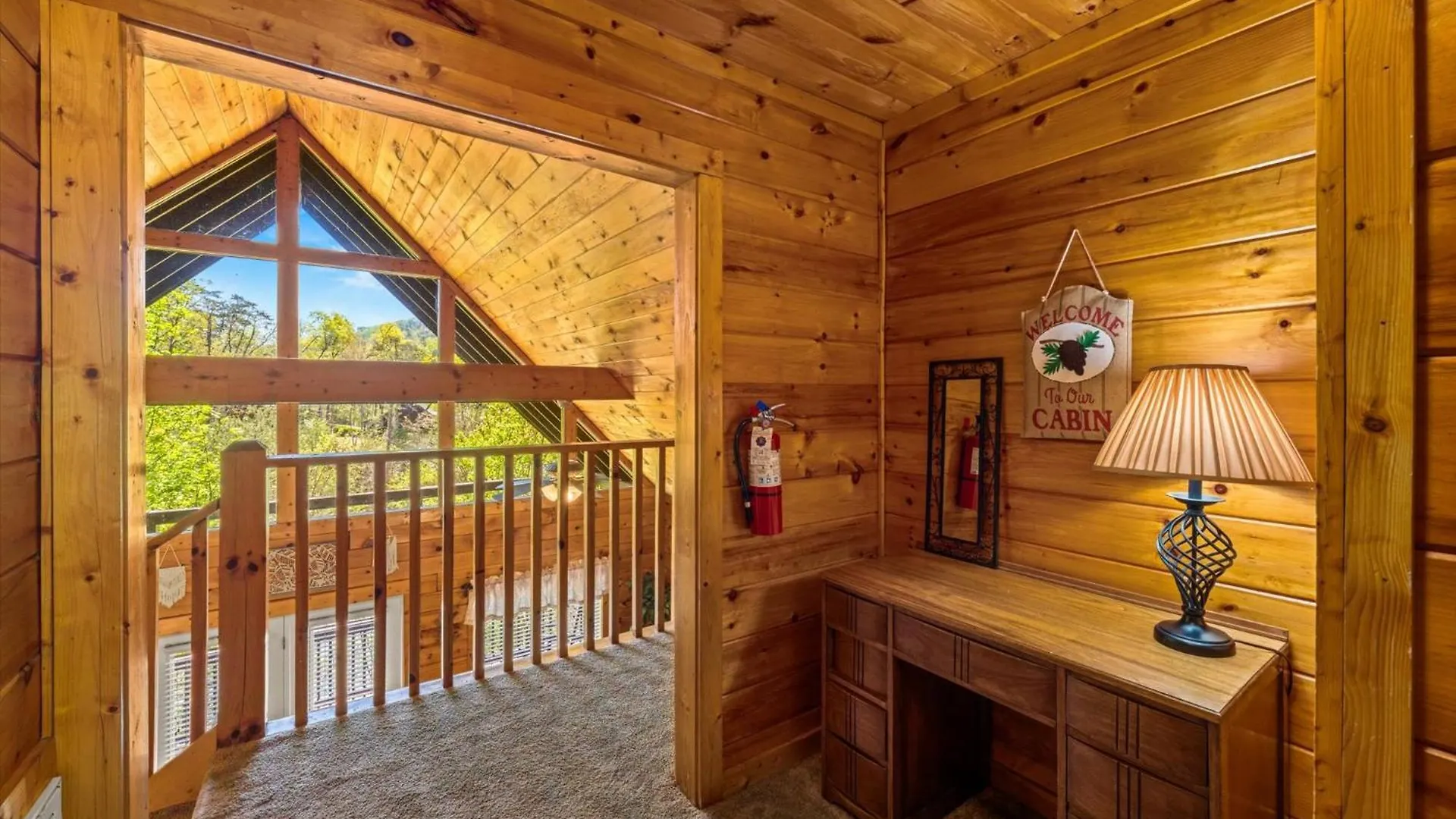 Spacious 5br 7 Min To Pkwy Hot Tub