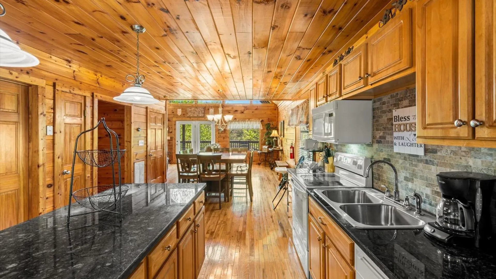 Spacious 5br 7 Min To Pkwy Hot Tub Pigeon Forge