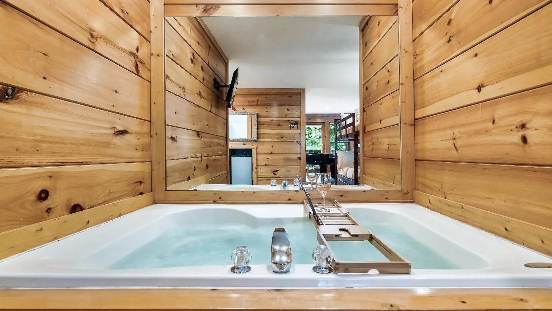Pet Friendly 2br Just 5 Min To Pkwy! Free Attraction Tickets Holiday home
