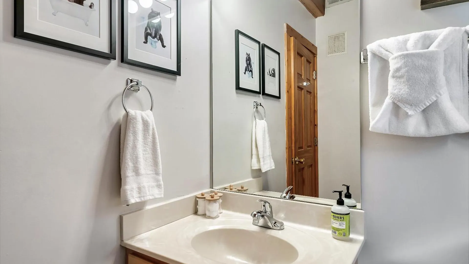 Holiday home Pet Friendly 2br Just 5 Min To Pkwy! Free Attraction Tickets