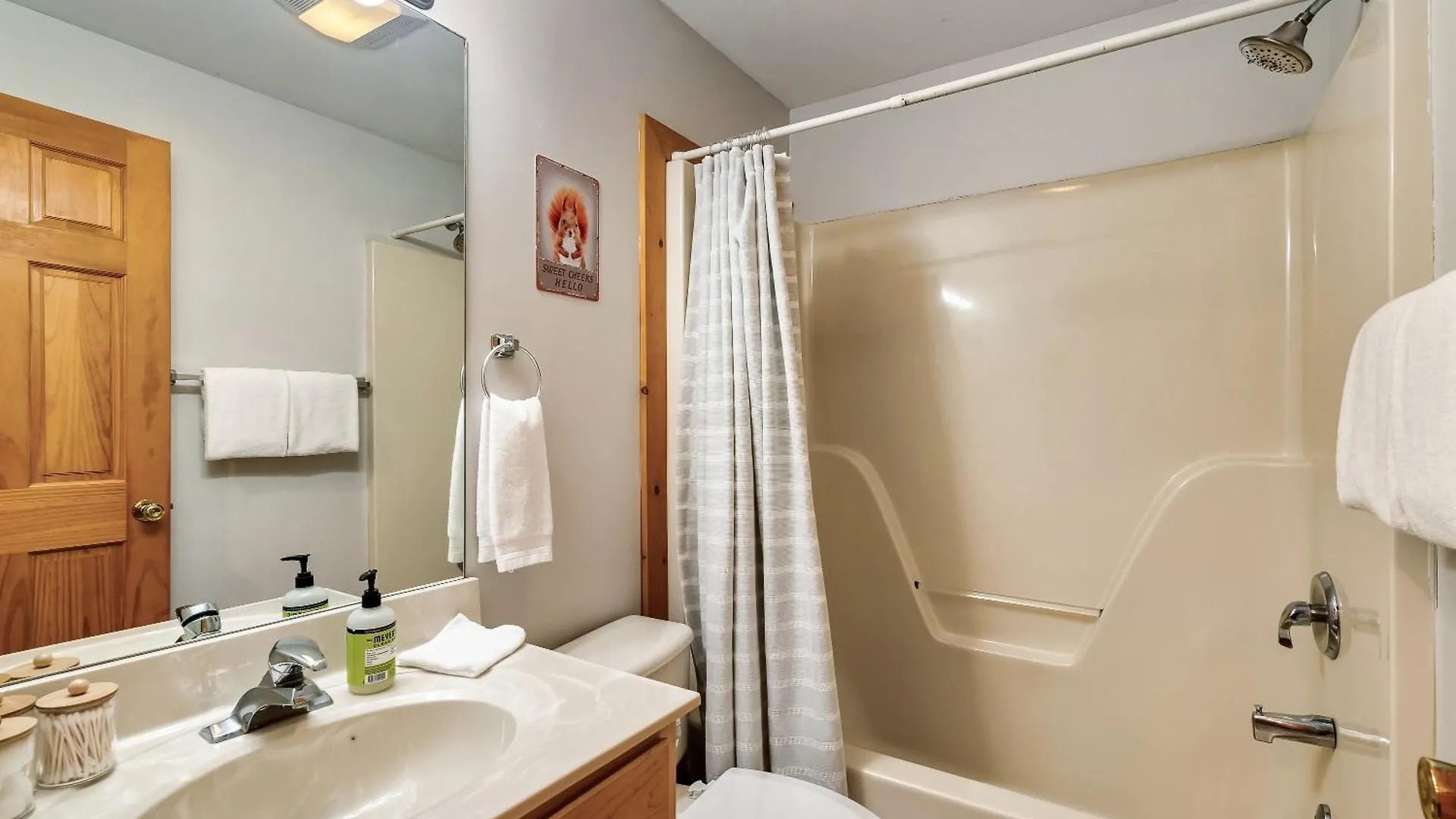Pet Friendly 2br Just 5 Min To Pkwy! Free Attraction Tickets