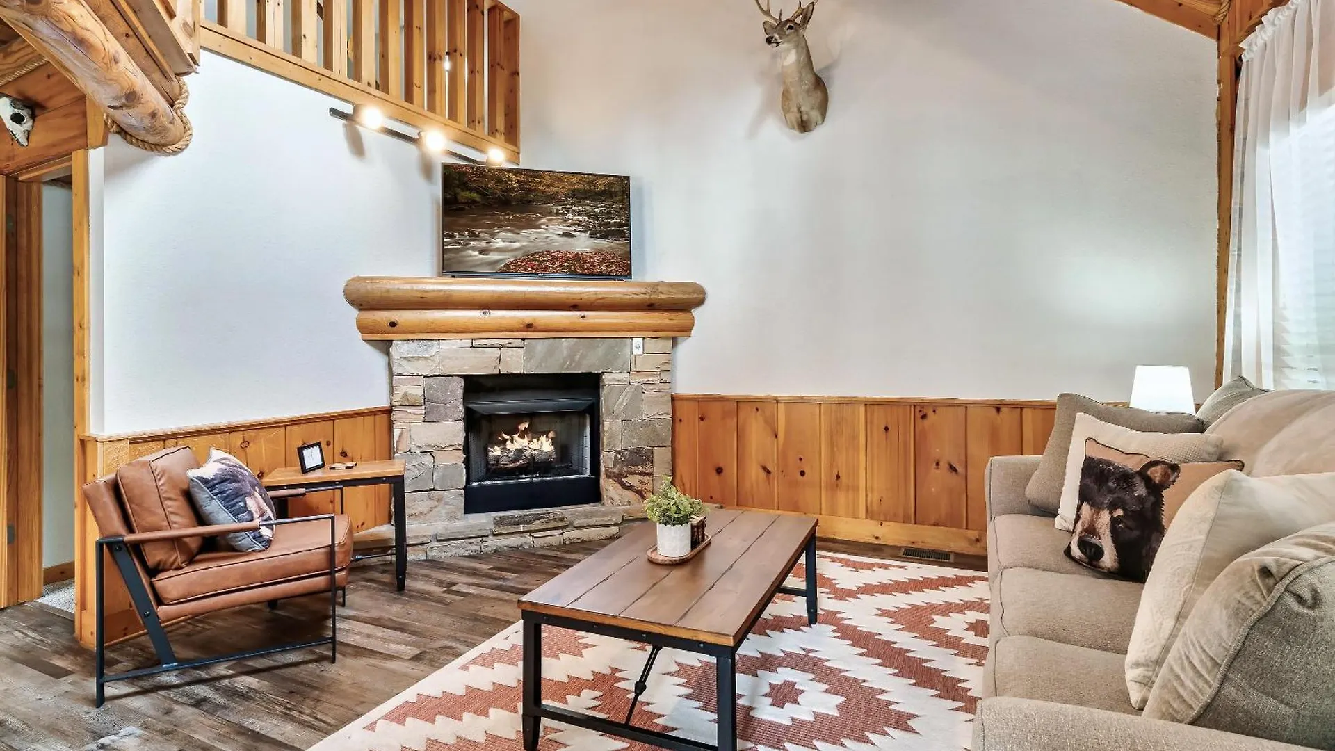 Pet Friendly 2br Just 5 Min To Pkwy! Free Attraction Tickets Holiday home