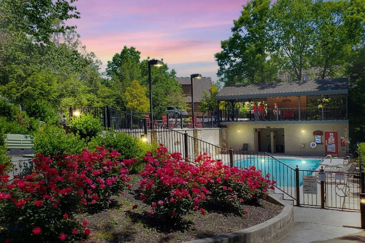 Relaxing 2br 10 Min To Pkwy! Free Attraction Tickets * Pigeon Forge