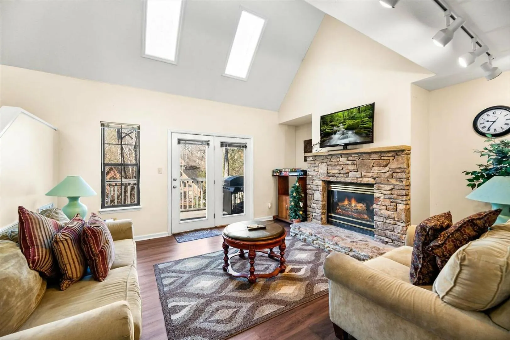 Relaxing 2br 10 Min To Pkwy! Free Attraction Tickets