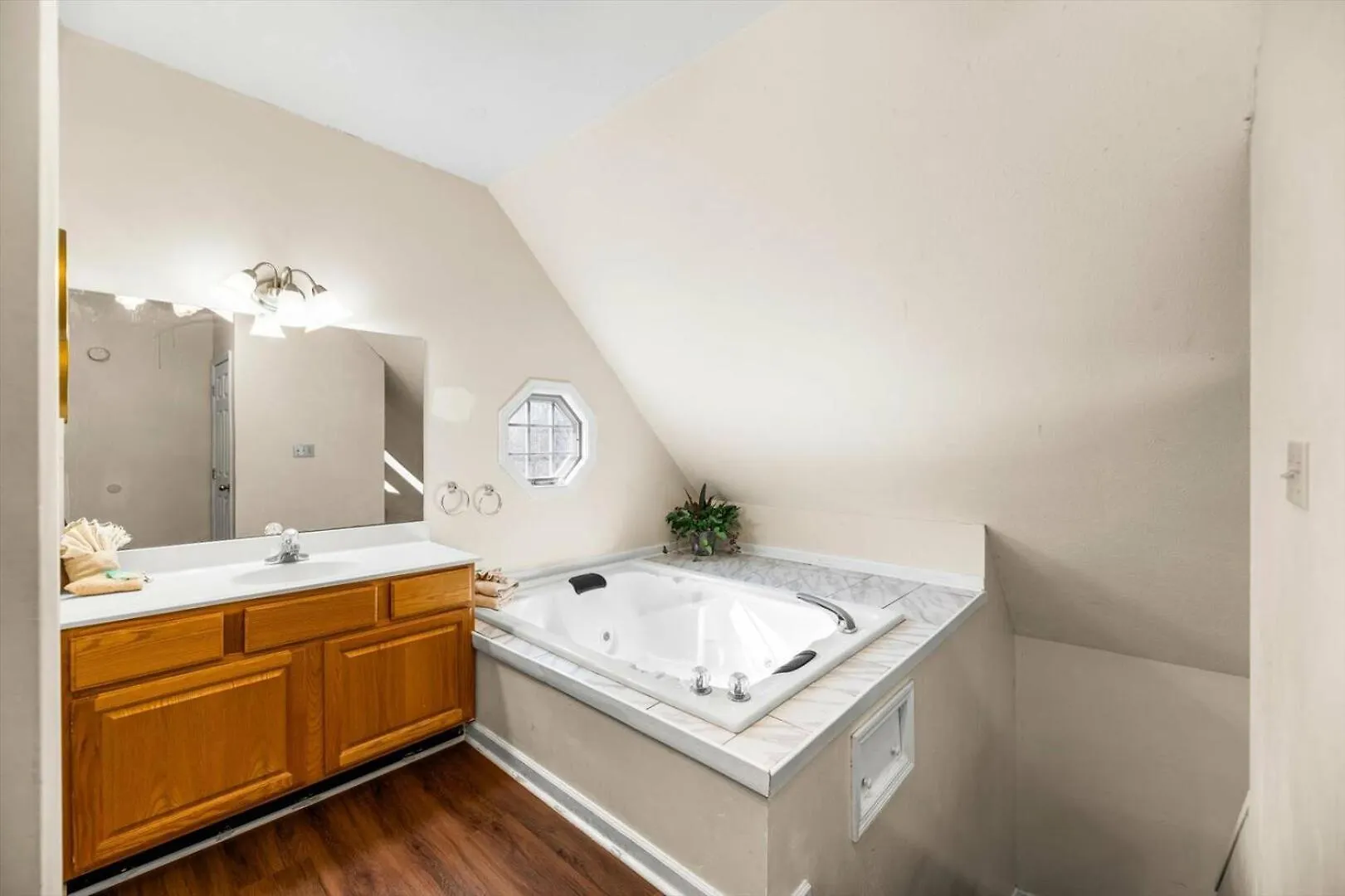 Relaxing 2br 10 Min To Pkwy! Free Attraction Tickets *