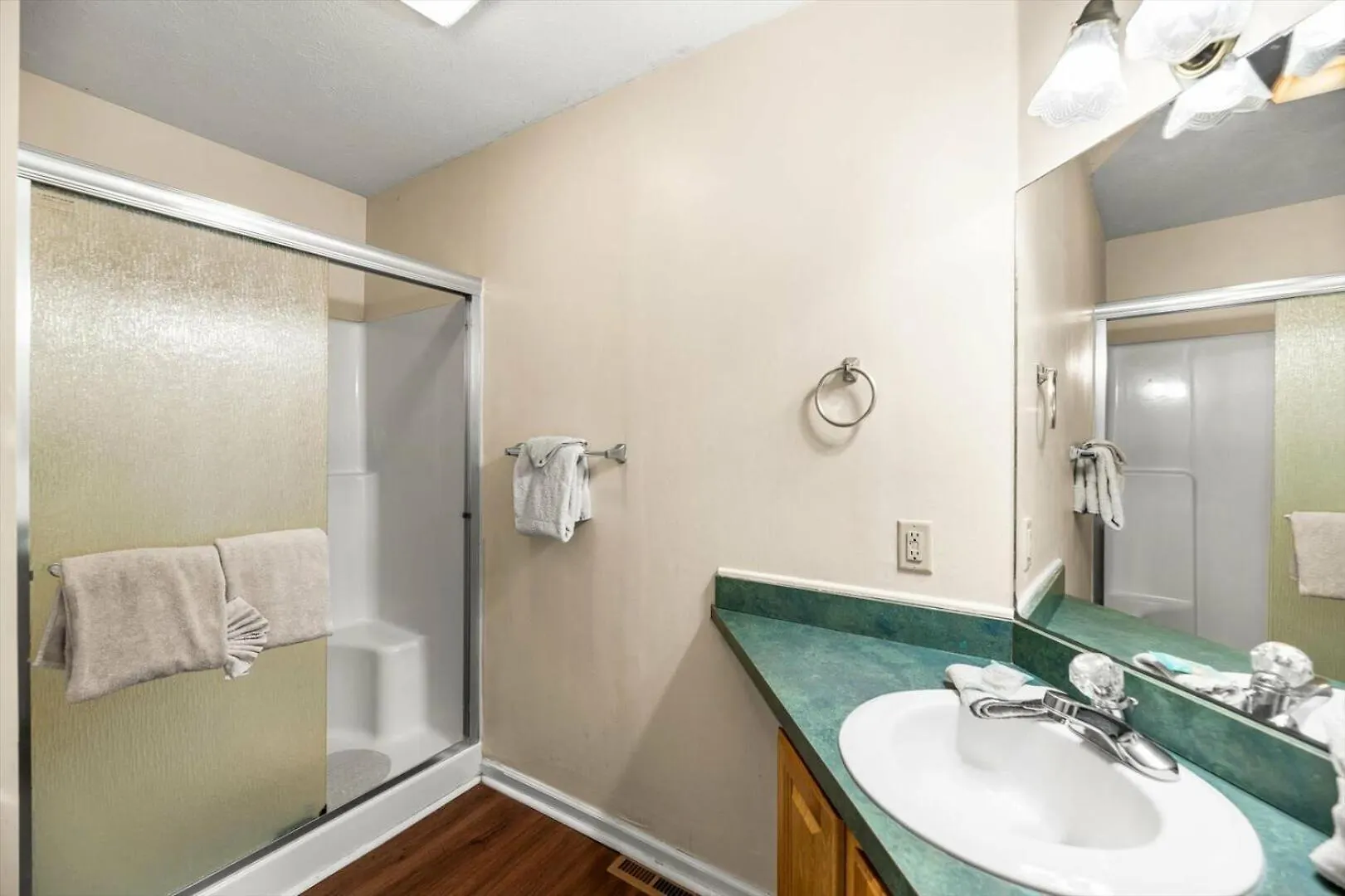 Relaxing 2br 10 Min To Pkwy! Free Attraction Tickets * Pigeon Forge