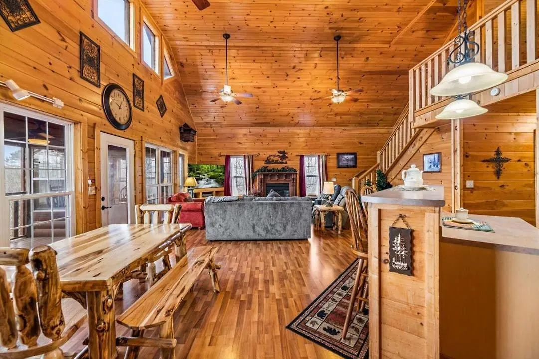 Secluded And Spacious 2br Hot Tub Pool Table Free Attraction Tickets
