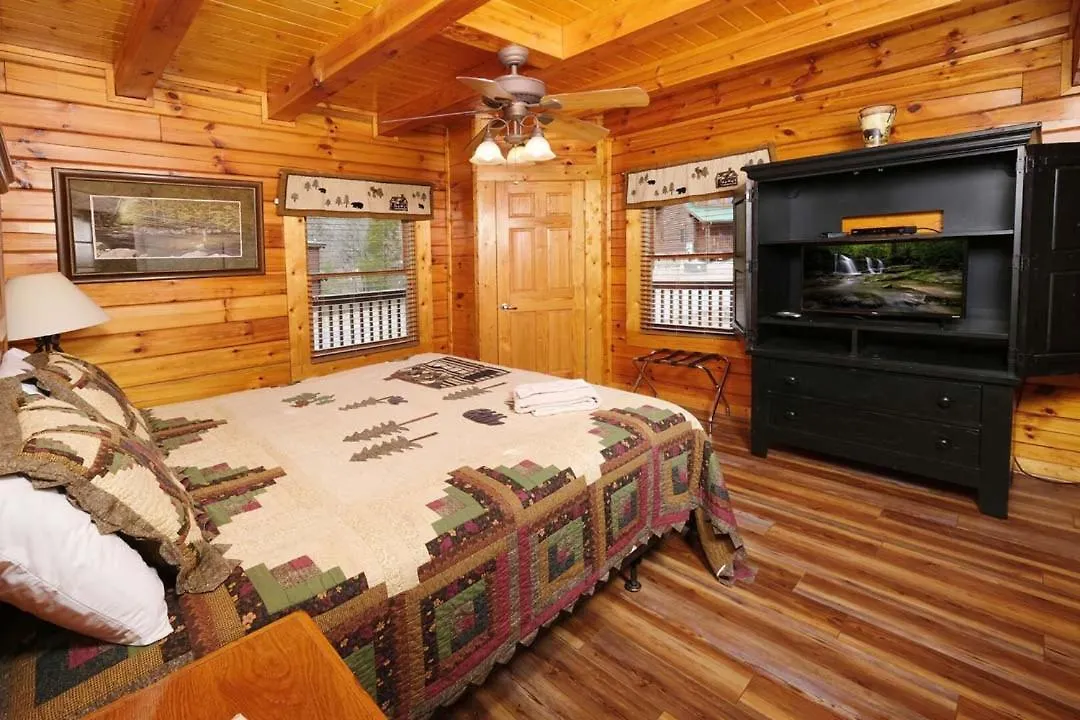 Spacious 4br 5 Min To Pkwy Hot Tub Free Attraction Tickets *