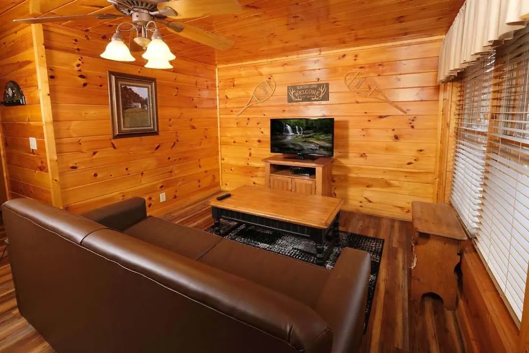 Spacious 4br 5 Min To Pkwy Hot Tub Free Attraction Tickets *