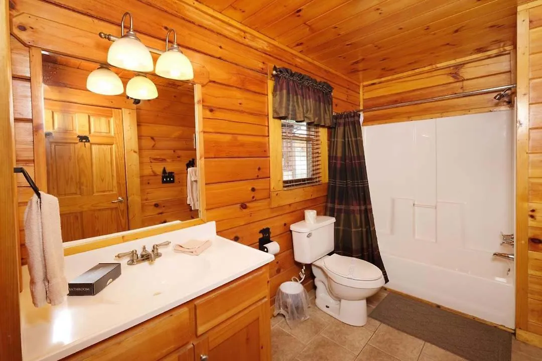Spacious 4br 5 Min To Pkwy Hot Tub Free Attraction Tickets