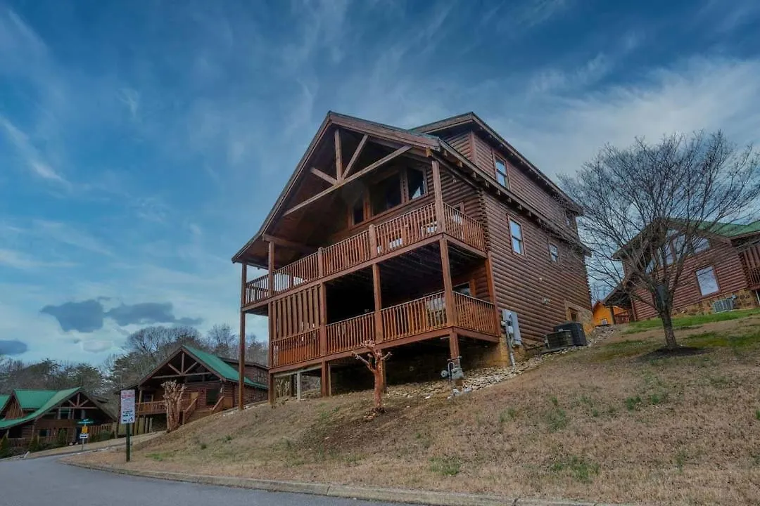 Spacious 4br 5 Min To Pkwy Hot Tub Free Attraction Tickets Holiday home