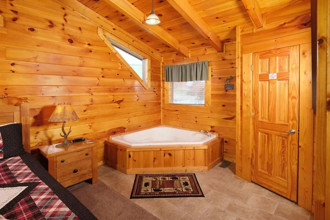 Spacious 4br 5 Min To Pkwy Hot Tub Free Attraction Tickets Pigeon Forge