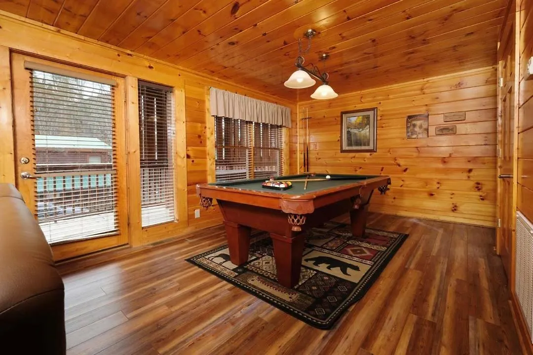 Spacious 4br 5 Min To Pkwy Hot Tub Free Attraction Tickets Pigeon Forge