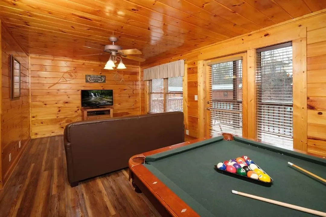 Spacious 4br 5 Min To Pkwy Hot Tub Free Attraction Tickets