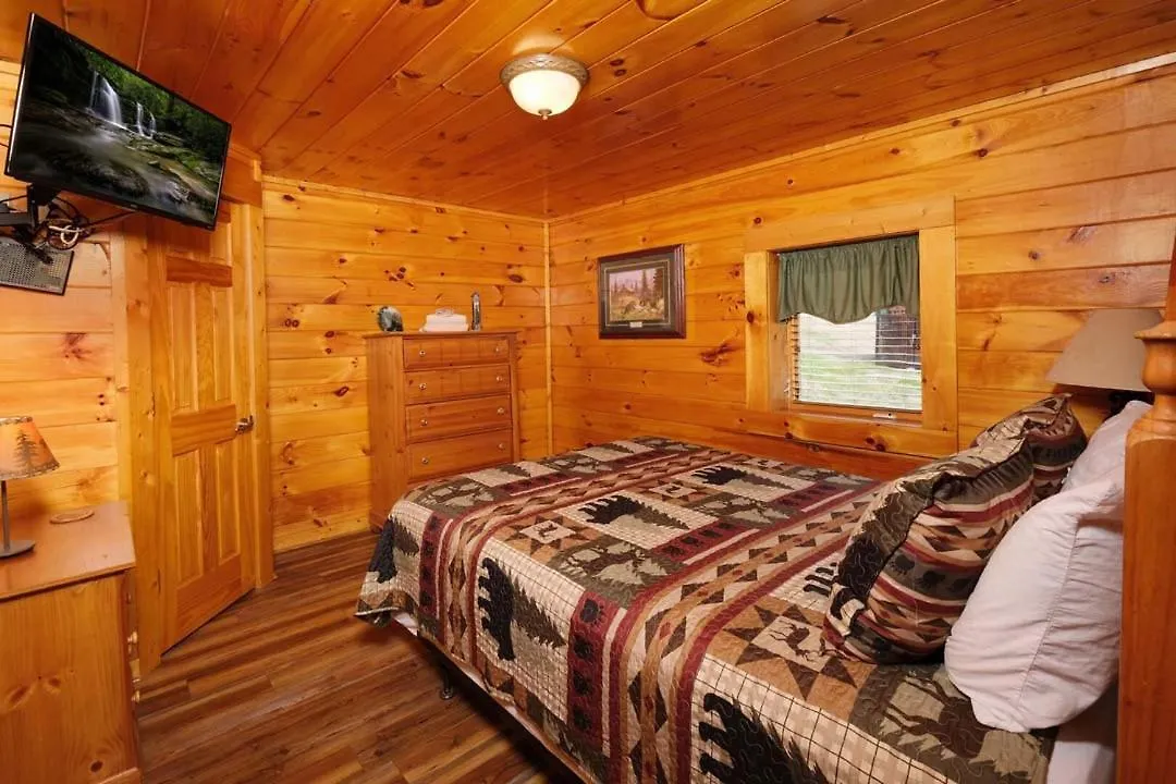 Spacious 4br 5 Min To Pkwy Hot Tub Free Attraction Tickets Holiday home