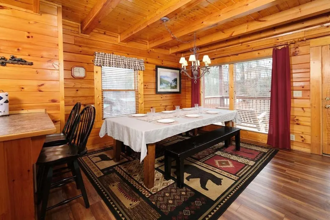 Spacious 4br 5 Min To Pkwy Hot Tub Free Attraction Tickets Holiday home Pigeon Forge