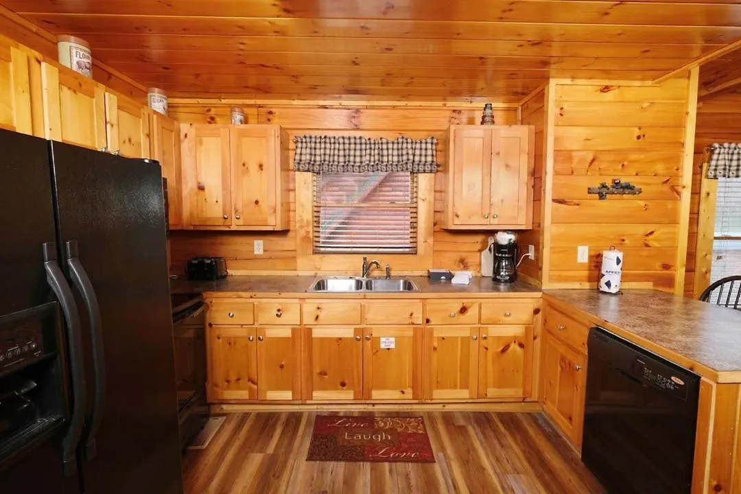 Spacious 4br 5 Min To Pkwy Hot Tub Free Attraction Tickets *