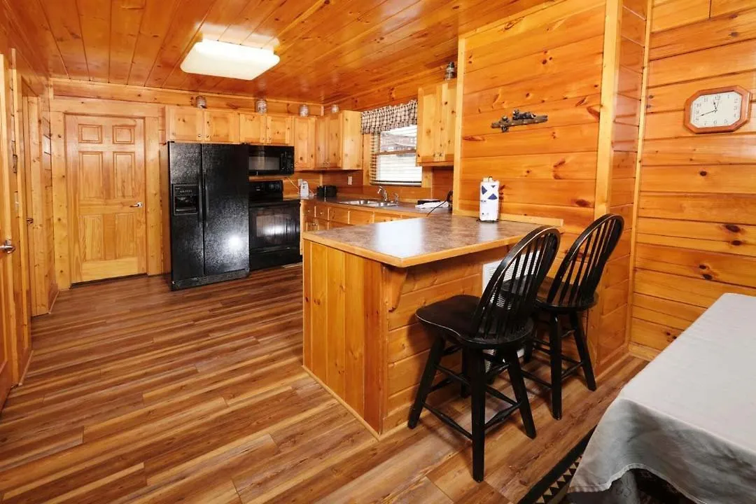 Spacious 4br 5 Min To Pkwy Hot Tub Free Attraction Tickets Pigeon Forge