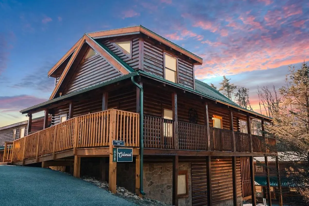 Spacious 4br 5 Min To Pkwy Hot Tub Free Attraction Tickets Holiday home