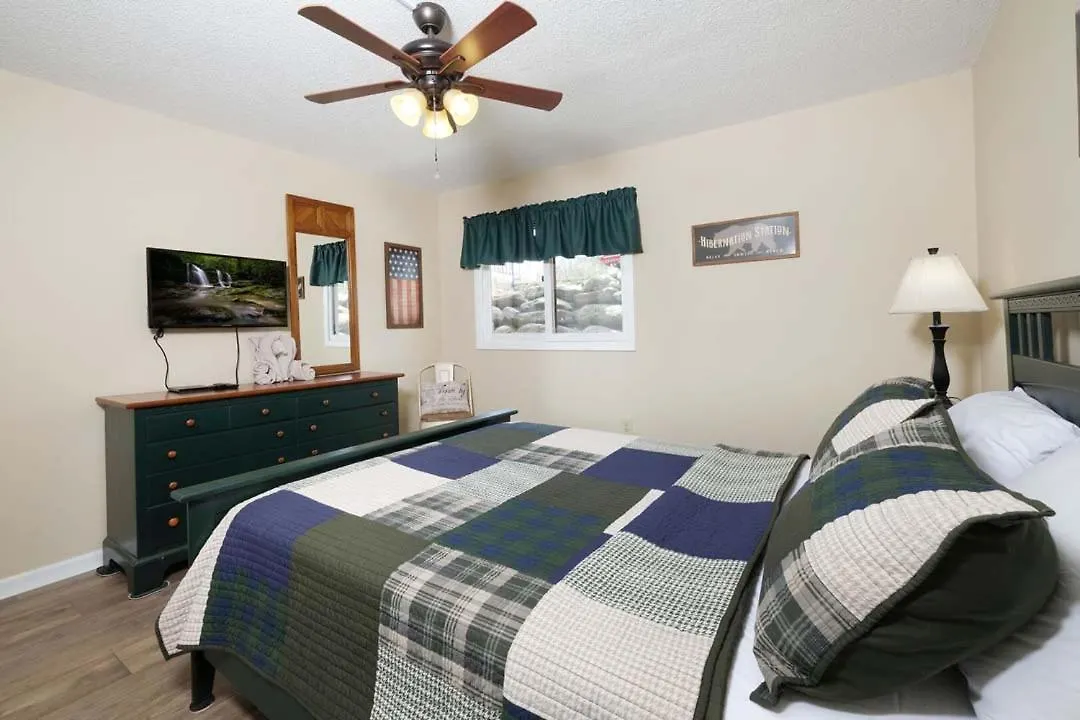 Stunning 2br Only 5 Min To Pkwy! Free Attraction Tickets Holiday home Pigeon Forge