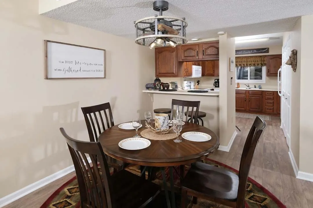 Stunning 2br Only 5 Min To Pkwy! Free Attraction Tickets Holiday home Pigeon Forge