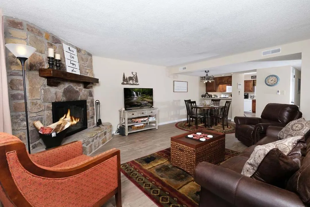 Stunning 2br Only 5 Min To Pkwy! Free Attraction Tickets Holiday home Pigeon Forge