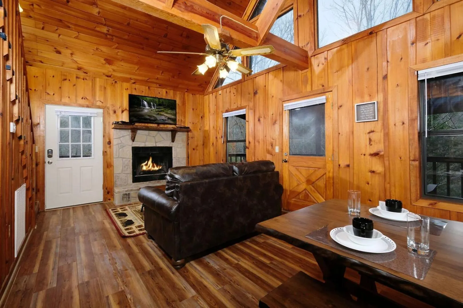 Romantic 1br Hot Tub Free Attraction Tickets * Pigeon Forge