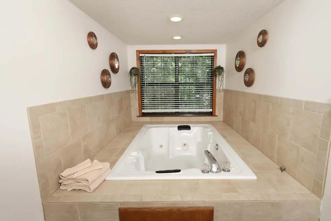 Pet Friendly 2br Just 10 Min To Pkwy! Free Attraction Tickets