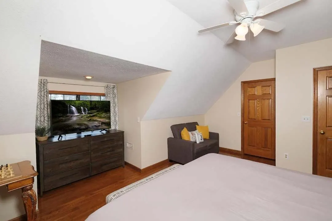 Pet Friendly 2br Just 10 Min To Pkwy! Free Attraction Tickets Holiday home *