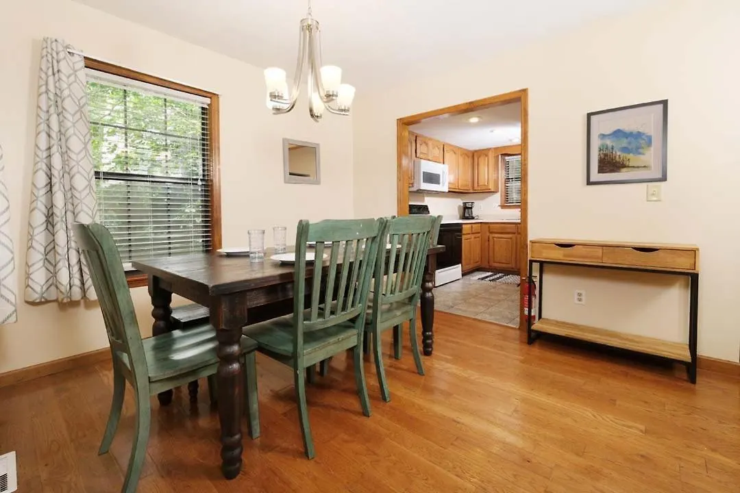 Holiday home Pet Friendly 2br Just 10 Min To Pkwy! Free Attraction Tickets Pigeon Forge