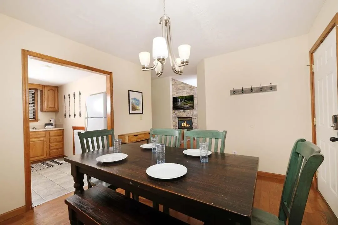 Pet Friendly 2br Just 10 Min To Pkwy! Free Attraction Tickets Holiday home Pigeon Forge