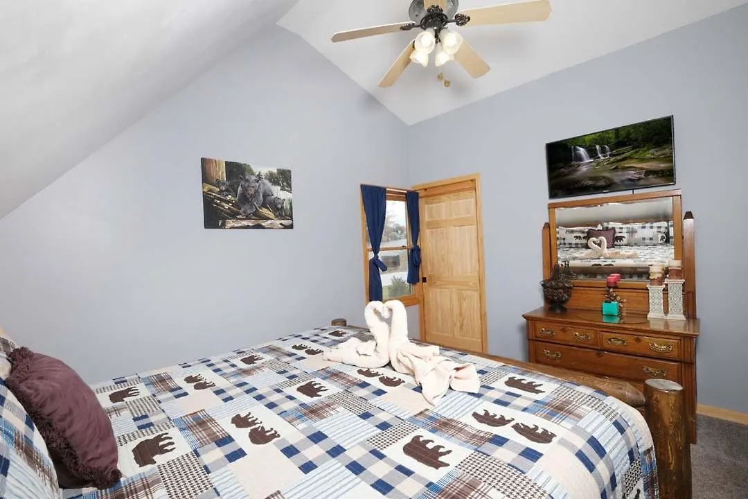 Beauty And The Bear By Colonial Properties Holiday home *