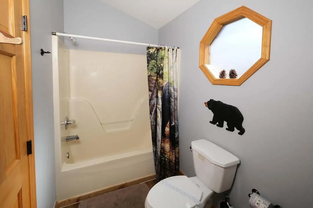 Holiday home Beauty And The Bear By Colonial Properties