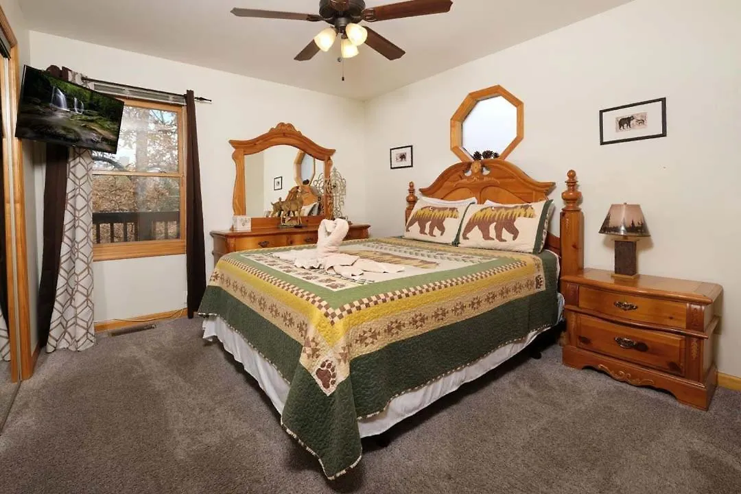Beauty And The Bear By Colonial Properties Holiday home *