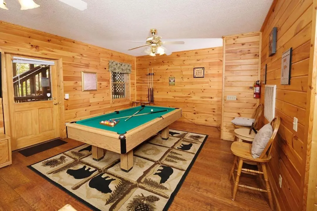 Beauty And The Bear By Colonial Properties Holiday home Pigeon Forge