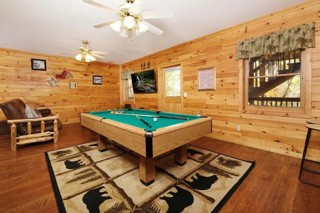 Beauty And The Bear By Colonial Properties Pigeon Forge