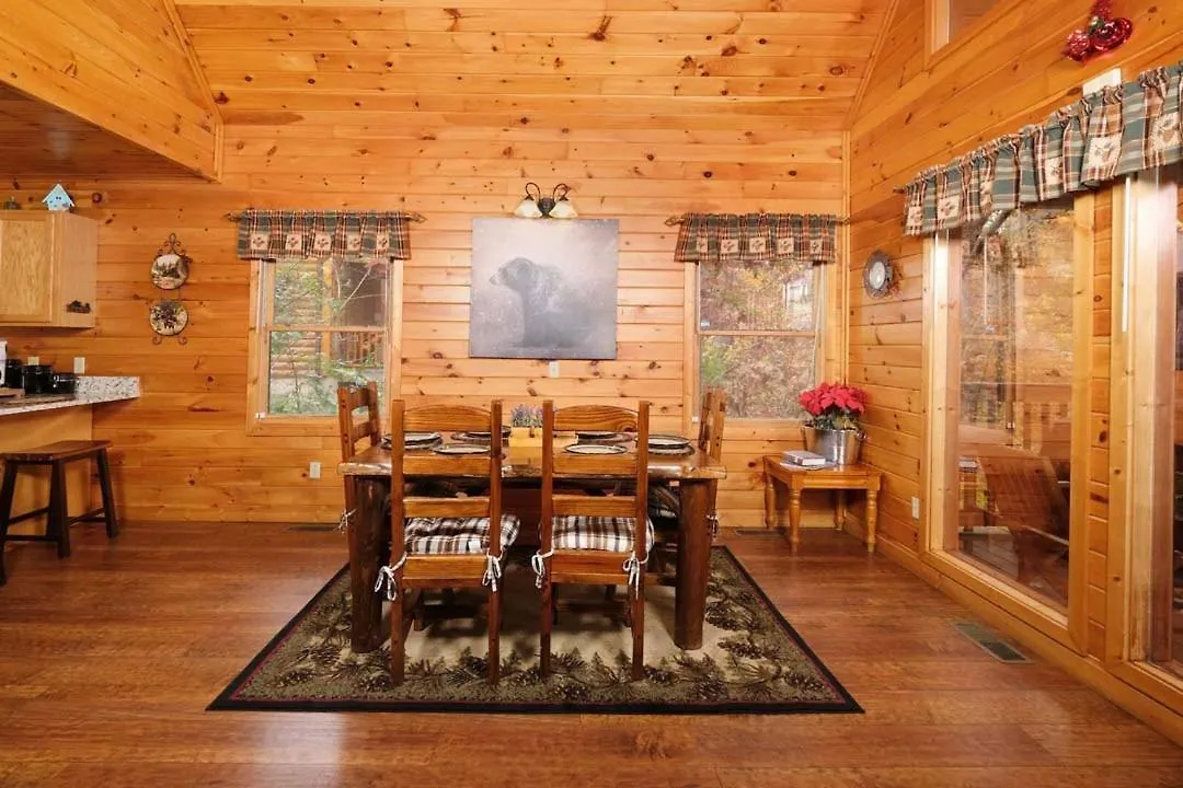 Beauty And The Bear By Colonial Properties * Pigeon Forge