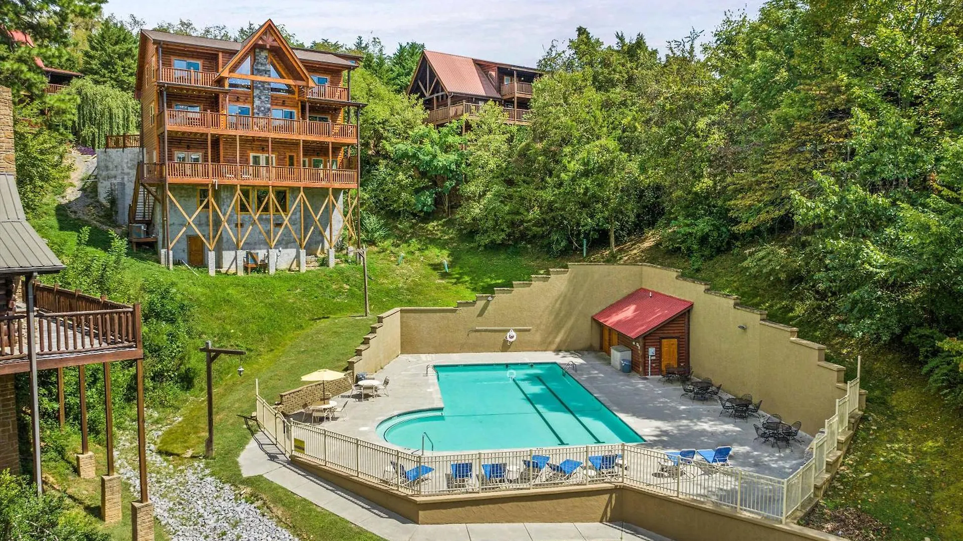 In & Out Pool, Near Dollywood, Game Room, Luxury Holiday home *