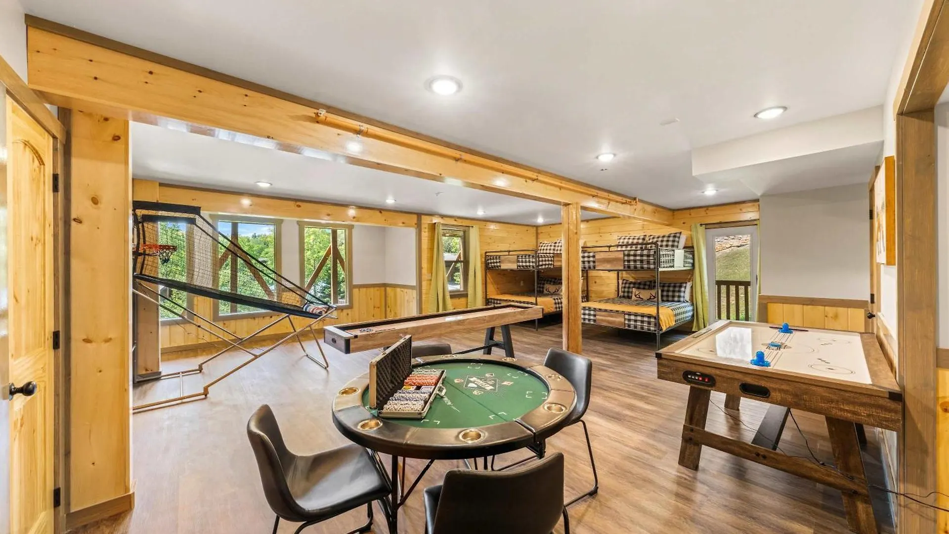 In & Out Pool, Near Dollywood, Game Room, Luxury