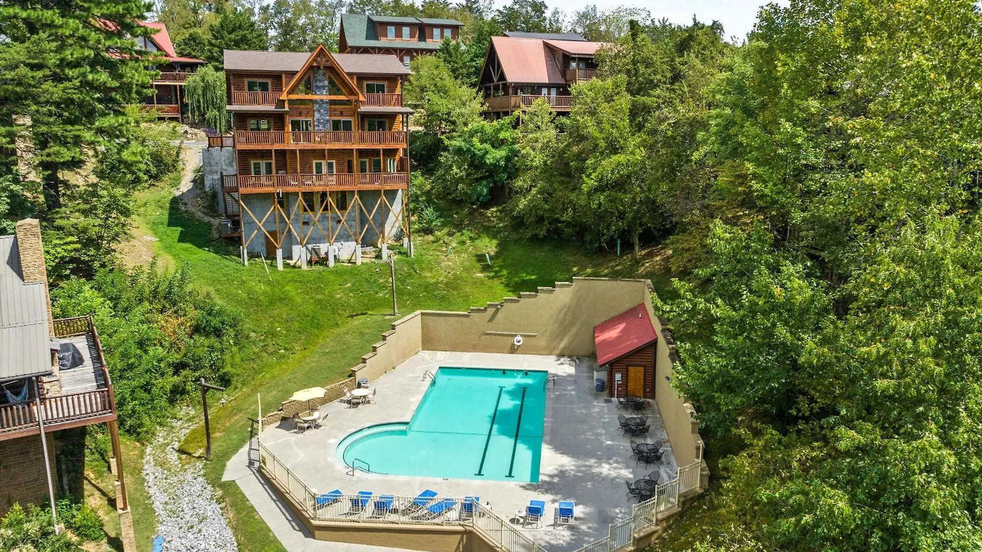In & Out Pool, Near Dollywood, Game Room, Luxury Holiday home