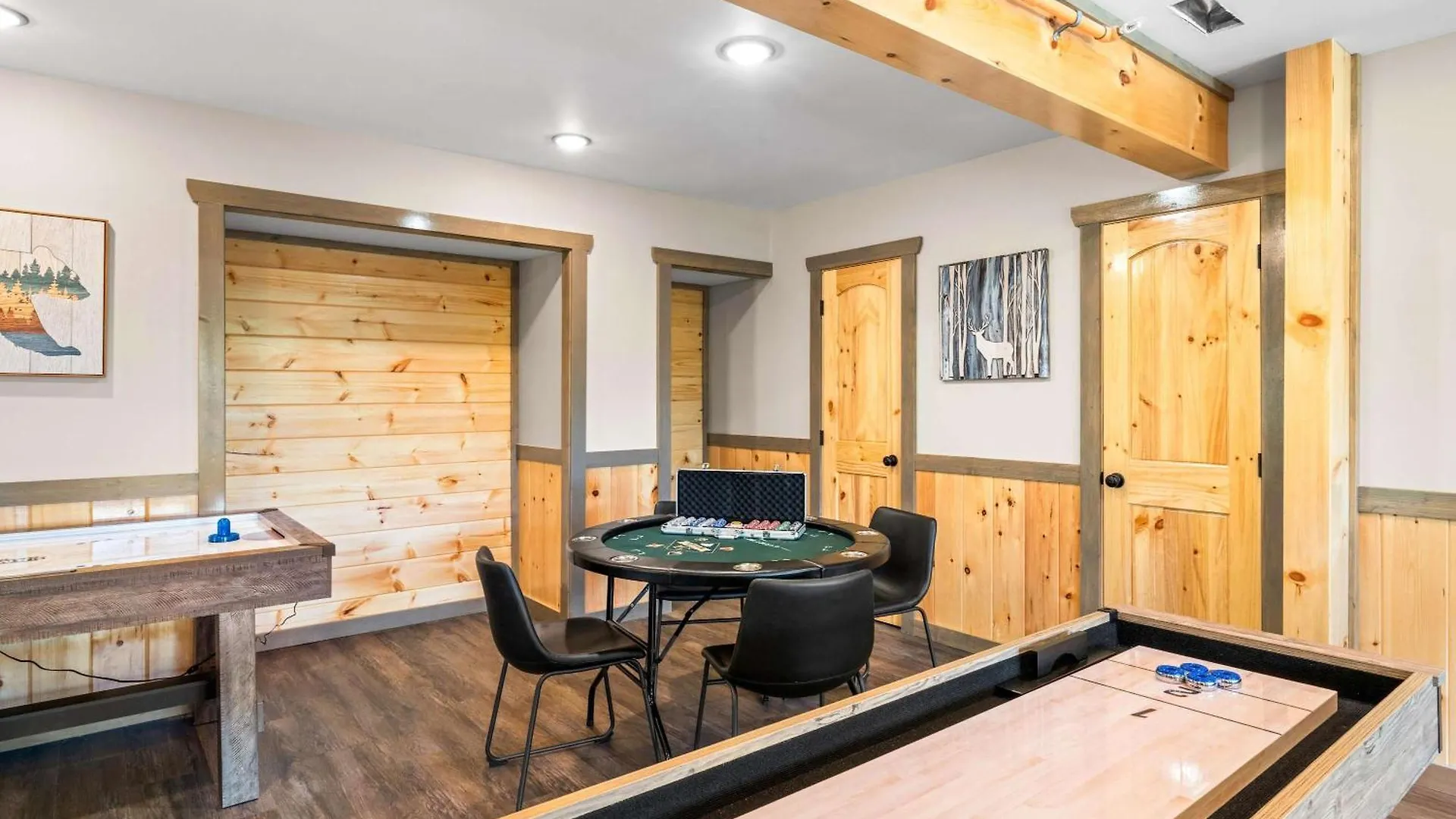 Holiday home In & Out Pool, Near Dollywood, Game Room, Luxury